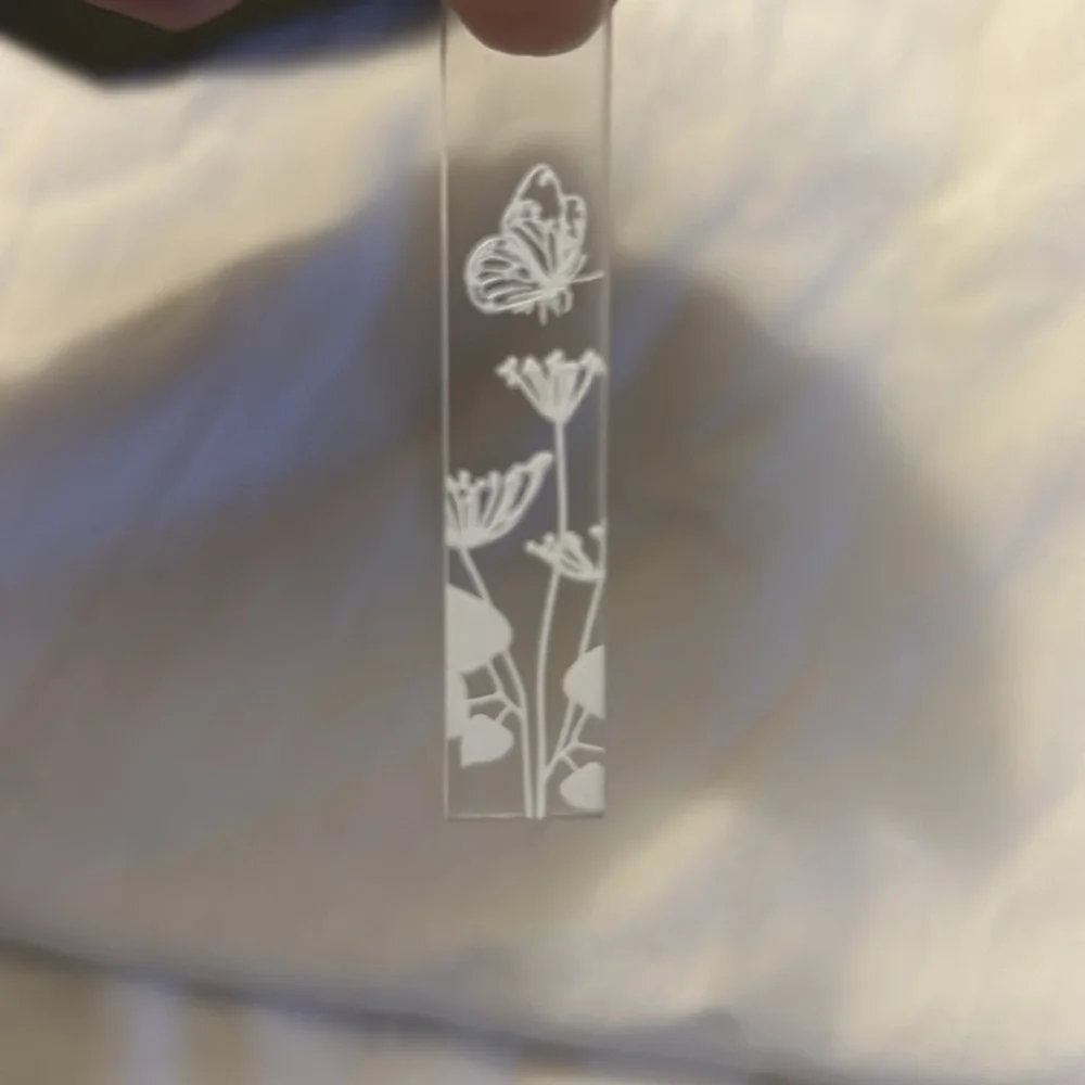 Clear acrylic earrings - Picture 5 of 7